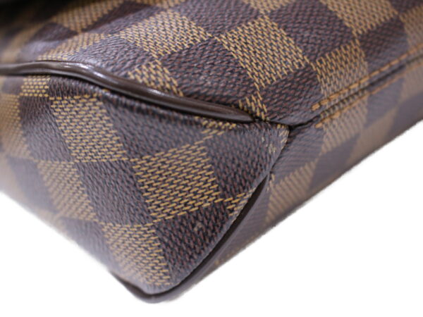 imgrc0085224205 Louis Vuitton District PM Damier Shoulder Bag