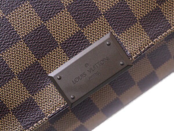 imgrc0085224221 Louis Vuitton District PM Damier Shoulder Bag