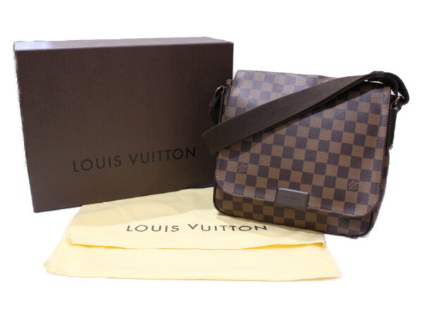 imgrc0085224227 Louis Vuitton District PM Damier Shoulder Bag