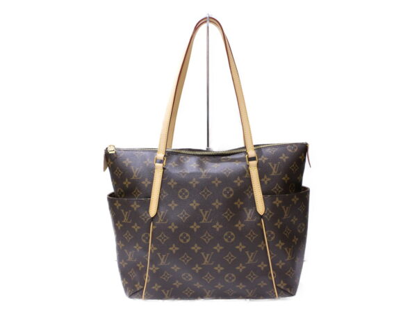 imgrc0085241627 Louis Vuitton Totally MM Monogram Tote Bag