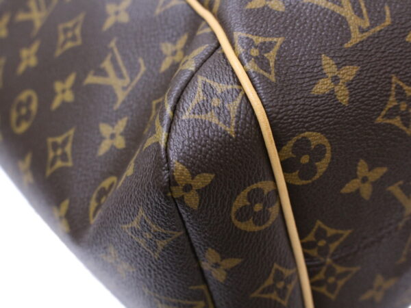 imgrc0085241629 Louis Vuitton Totally MM Monogram Tote Bag