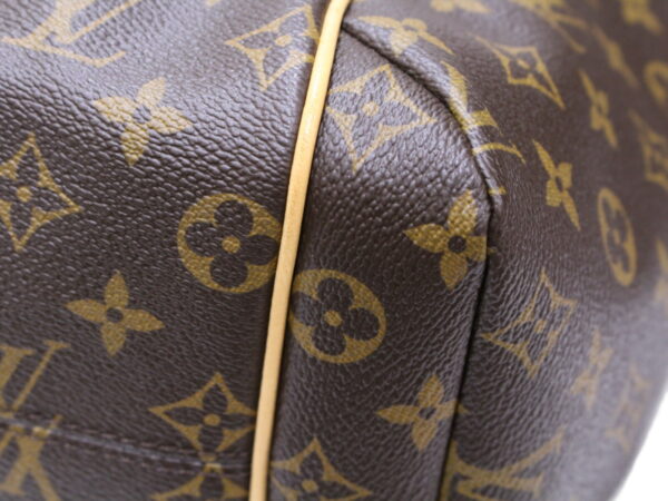 imgrc0085241630 Louis Vuitton Totally MM Monogram Tote Bag