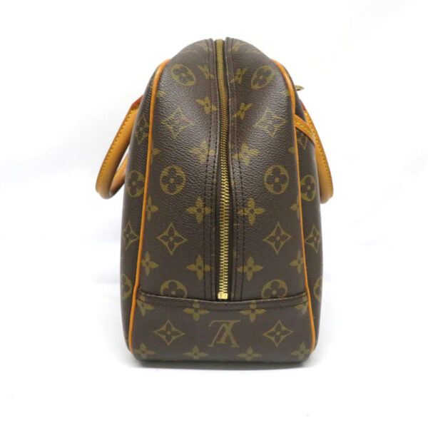 imgrc0085720380 Louis Vuitton Deauville Vanity Bag Monogram Canvas Brown