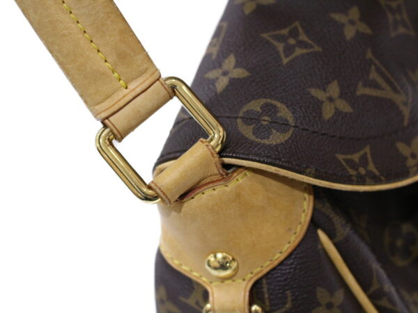 imgrc0085957716 Louis Vuitton Beverly MM Monogram Canvas Shoulder Bag Brown