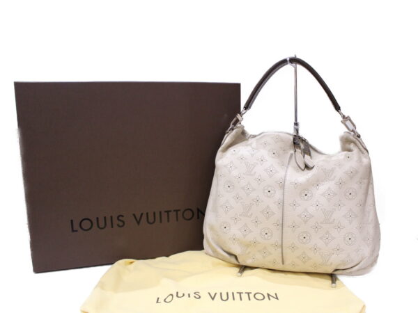 imgrc0085973304 Louis Vuitton Selene PM Mahina Leather Shoulder Bag Off White