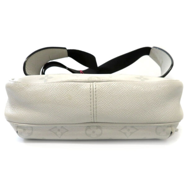 imgrc0085993386 Louis Vuitton Outdoor Bum Bag Taigarama White