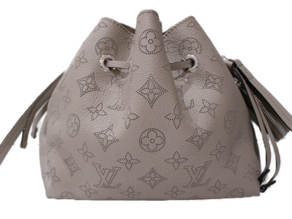 imgrc0086011807 Louis Vuitton Bella Mahina Leather Bucket Bag Greige