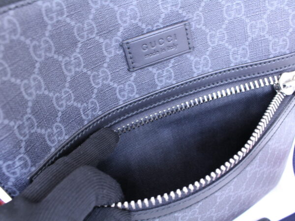 imgrc0086550598 Gucci GG Supreme Messenger Bag Black Gray