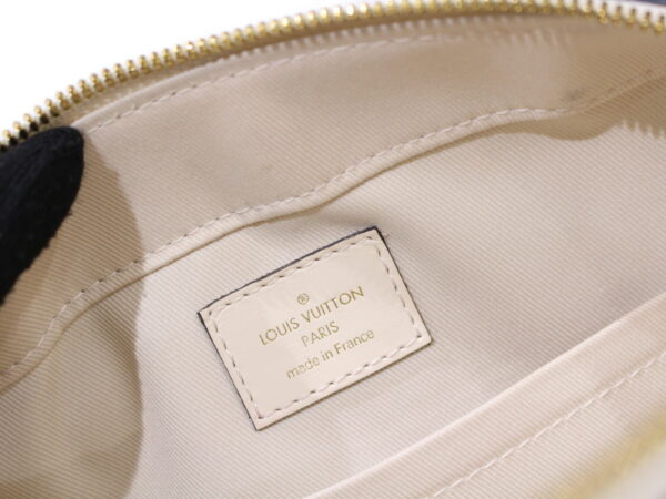 imgrc0086732890 Louis Vuitton Saintonge Monogram Leather Shoulder Bag White