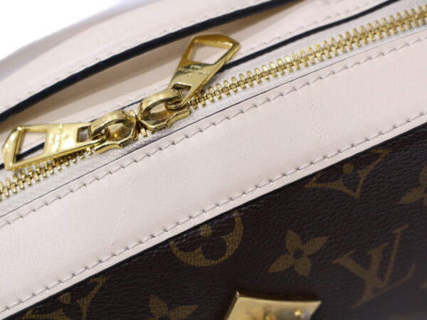 imgrc0086732893 Louis Vuitton Saintonge Monogram Leather Shoulder Bag White