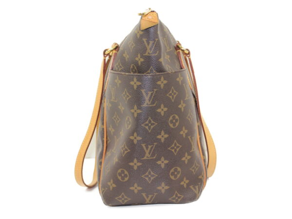 imgrc0086909211 Louis Vuitton Totally MM Monogram Canvas Tote Bag Brown