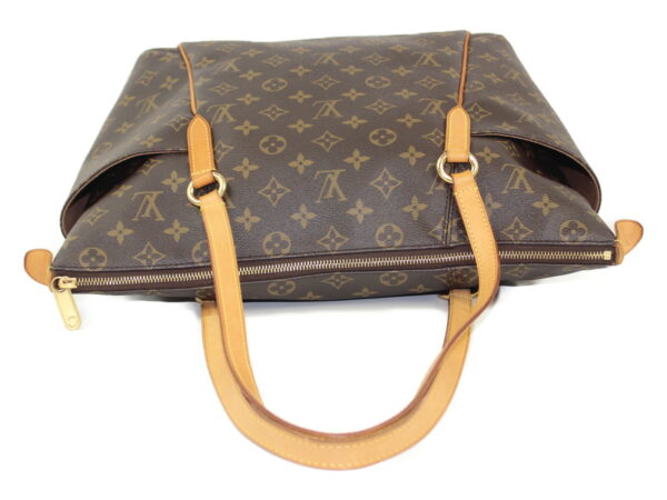 imgrc0086909214 Louis Vuitton Totally MM Monogram Canvas Tote Bag Brown