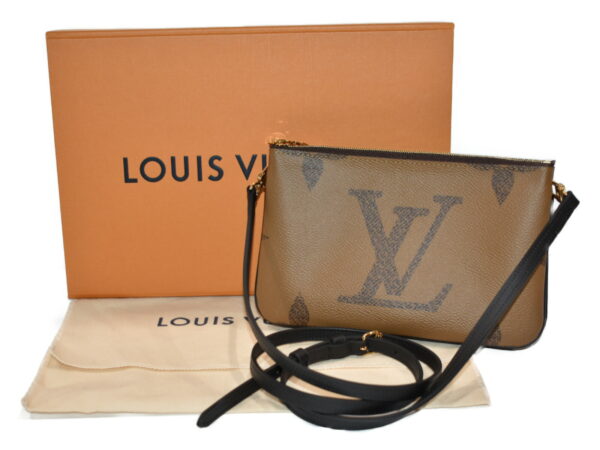 imgrc0086951180 Louis Vuitton Pochette Double Zip Crossbody Monogram Reverse