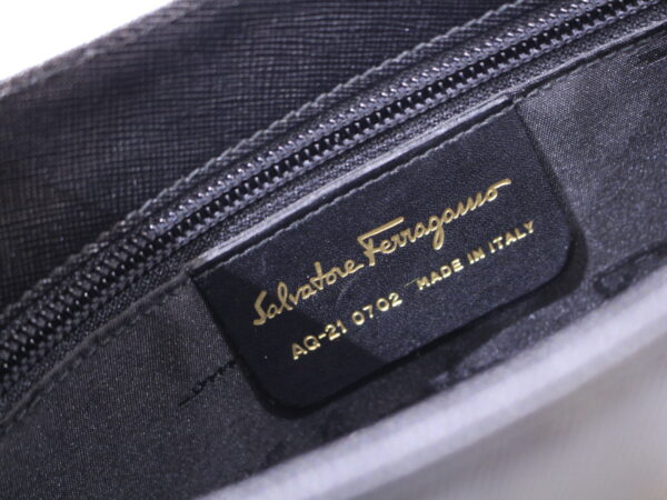 imgrc0087252869 Ferragamo Shoulder Bag Leather Black