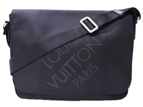 imgrc0087440155 Louis Vuitton Petit Messager Damier Jean Shoulder Bag Noir