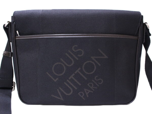 imgrc0087440158 Louis Vuitton Petit Messager Damier Jean Shoulder Bag Noir