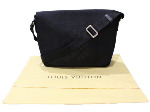 imgrc0087440174 Louis Vuitton Petit Messager Damier Jean Shoulder Bag Noir