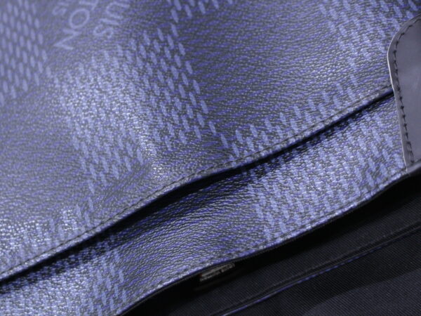 imgrc0087440249 Louis Vuitton District MM Damier Cobalt Messenger Bag Blue