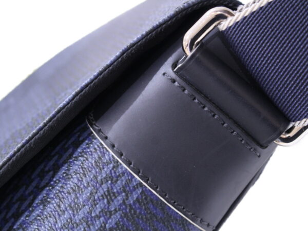 imgrc0087440255 Louis Vuitton District MM Damier Cobalt Messenger Bag Blue