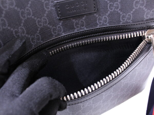 imgrc0088149082 Gucci GG Supreme Messenger Bag Black Gray