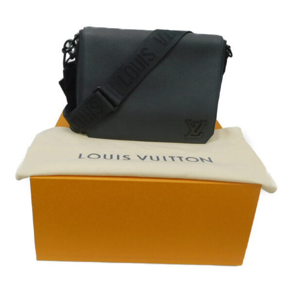 imgrc0088151461 Louis Vuitton Messenger Calf Leather Shoulder Bag Black