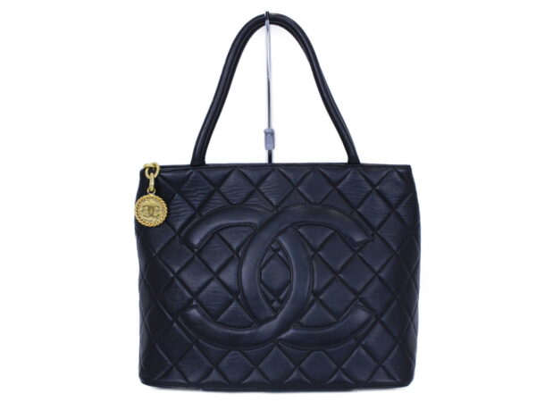 imgrc0088573974 Chanel Reproduction Lambskin Tote Bag Black