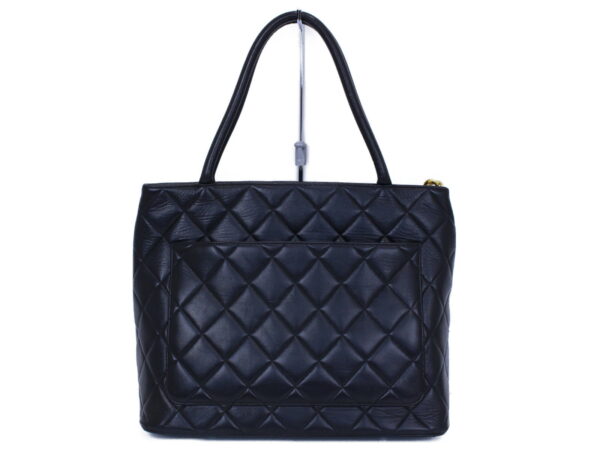 imgrc0088573975 Chanel Reproduction Lambskin Tote Bag Black