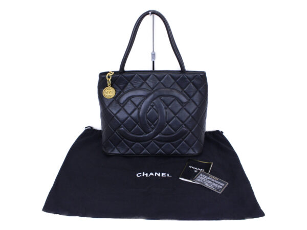 imgrc0088574000 Chanel Reproduction Lambskin Tote Bag Black