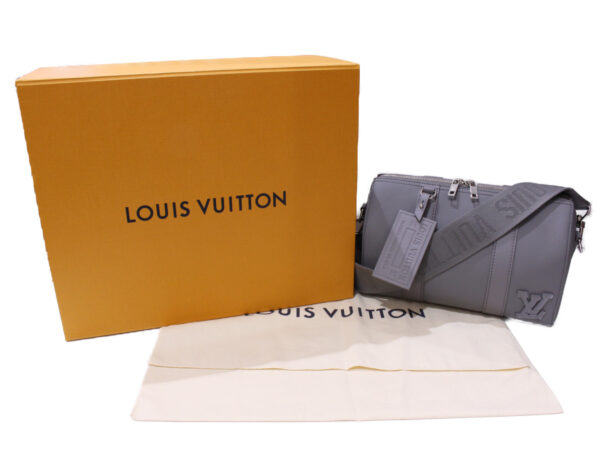 imgrc0089100081 Louis Vuitton City Keepall Aerogram Leather Shoulder Bag Gray