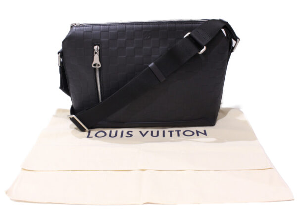 imgrc0089164564 Louis Vuitton Discovery Messenger PM Damier Infini Leather Shoulder Bag Black