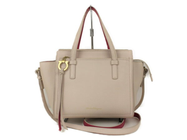 imgrc0089202488 Salvatore Ferragamo Amy Bag Leather Beige Pink