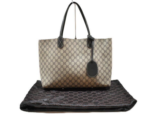 imgrc0089349899 Gucci GG Supreme Reversible Tote Bag Canvas Beige Black