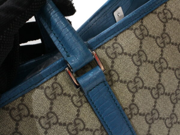 imgrc0090960687 Gucci GG Supreme Canvas Tote Bag Beige Blue