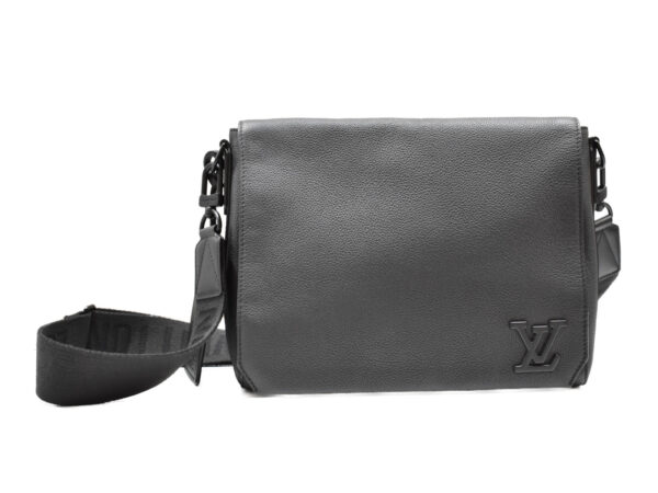 imgrc0091161226 Louis Vuitton Takeoff Messenger Bag Monogram Black