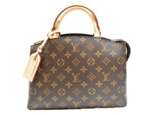 imgrc0091188922 Louis Vuitton Batignolles Horizontal Shoulder Bag Monogram Canvas Brown