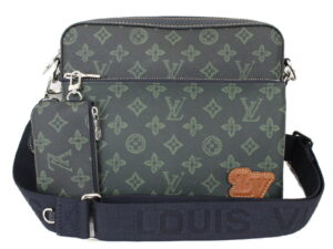 imgrc0091220635 Louis Vuitton Mahina XS Monogram Mahina Shoulder Bag Gray