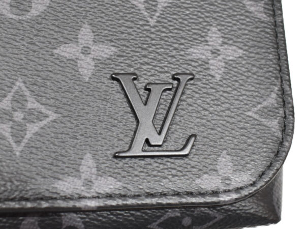 imgrc0091222157 Louis Vuitton District MM Shoulder Bag Monogram Eclipse Black Gray