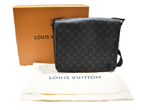 imgrc0091222163 Louis Vuitton District MM Shoulder Bag Monogram Eclipse Black Gray