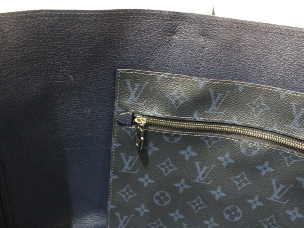 imgrc0091421659 Louis Vuitton Cabas Voyage Taurillon Leather Tote Bag Navy