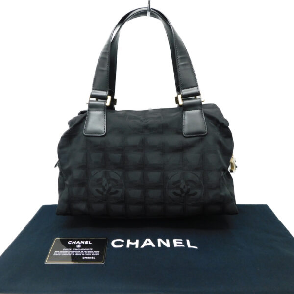 imgrc0091877415 Chanel Travel Handbag Black