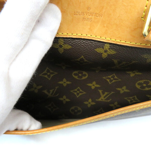 imgrc0091880617 Louis Vuitton Deauville Monogram Handbag Brown