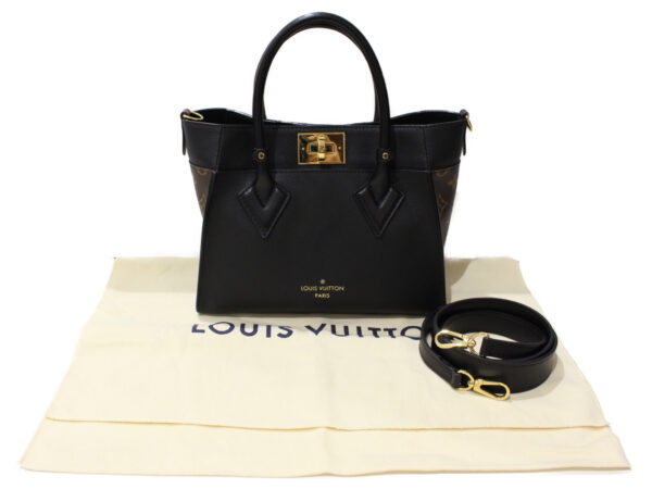 imgrc0091899720 Louis Vuitton On My Side PM Canvas Shoulder Bag Noir Black