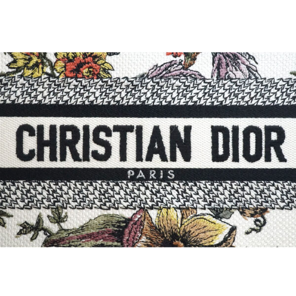 imgrc0091979049 Christian Dior Book Tote PM Floral Pattern