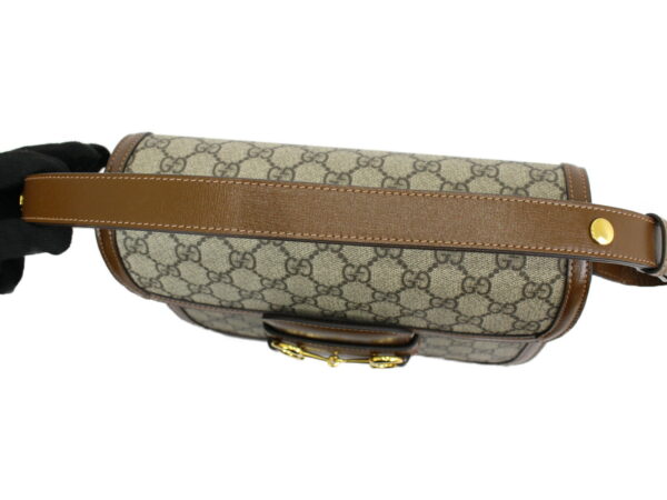 imgrc0092244128 Gucci Horsebit GG Supreme Canvas Shoulder Bag Beige Brown