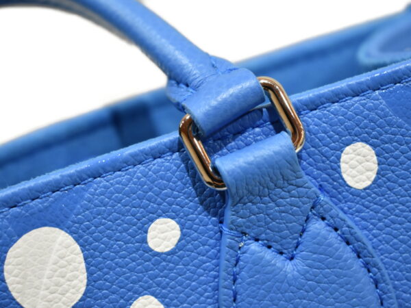 imgrc0092256161 Louis Vuitton On the Go PM Handbag Empreinte Bleu Blanc Yayoi Kusama