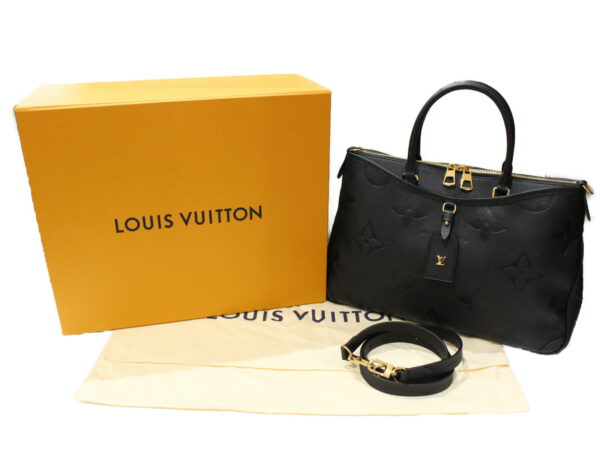 imgrc0092453595 Louis Vuitton Trianon MM Empreinte Shoulder Bag Noir Black