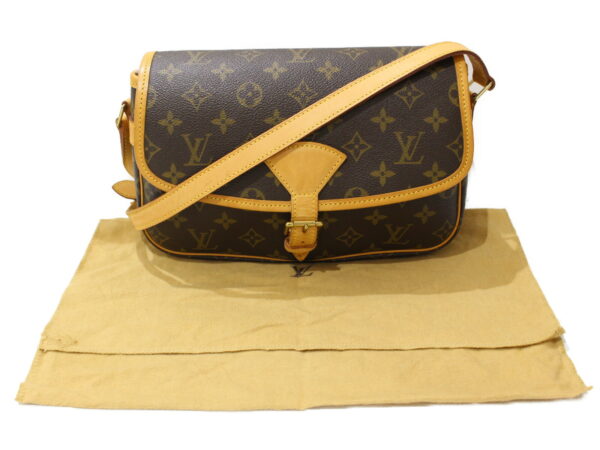 imgrc0092617960 Louis Vuitton Sologne Monogram Canvas Shoulder Bag Brown