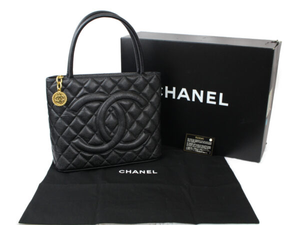 imgrc0093356014 Chanel Reprint Tote Caviar Skin Black