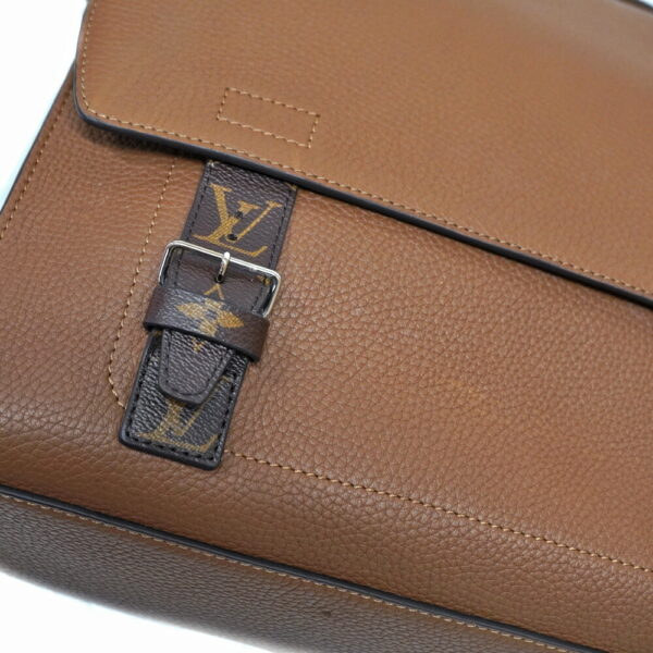 imgrc0093376001 Louis Vuitton Avane Monogram Bag