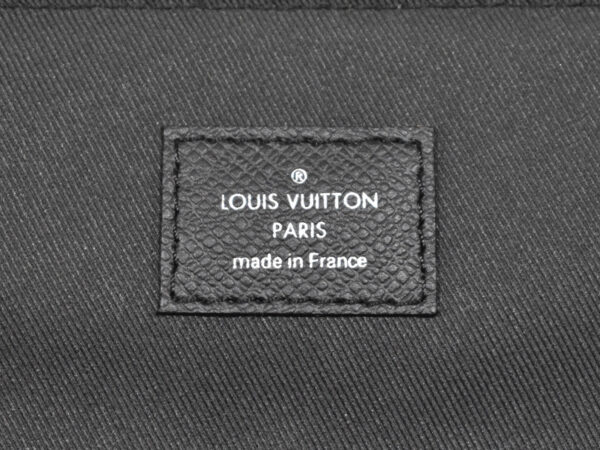 imgrc0093479369 Louis Vuitton Porte de Cumain Slim Business Bag Taiga Black